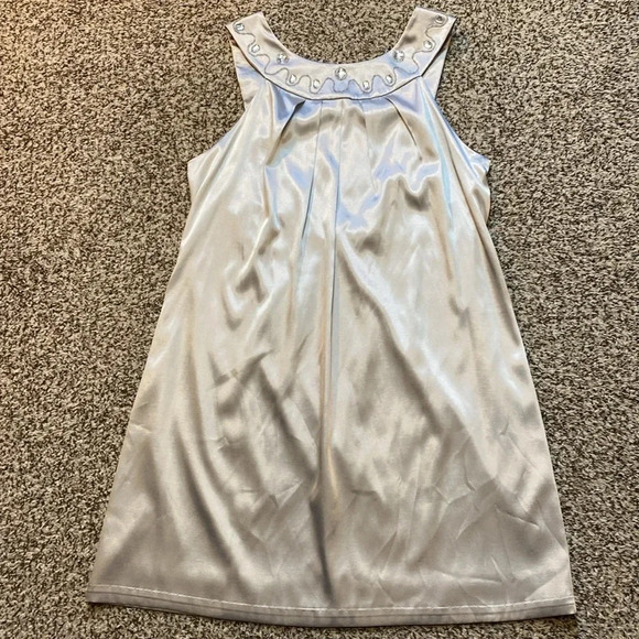 Alexia Admor Sliver Backless Dress with Beaded Neckline - Picture 7 of 9